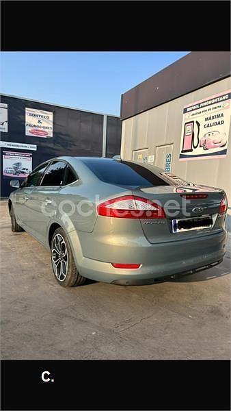 Usado Ford Mondeo Ghia 140 CV (102 kW) 2007 Gris / plata Berlina