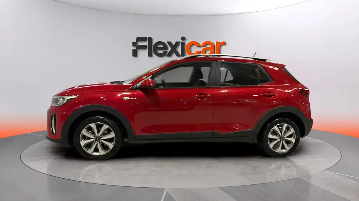 Usado Kia Stonic 101 CV (74 kW) 2022 Burdeos SUV