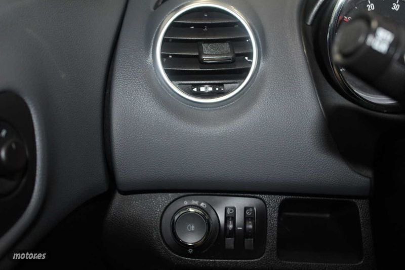 Usado Opel Meriva Excellence 110 CV (80 kW) 2014 Blanco Monovolumen