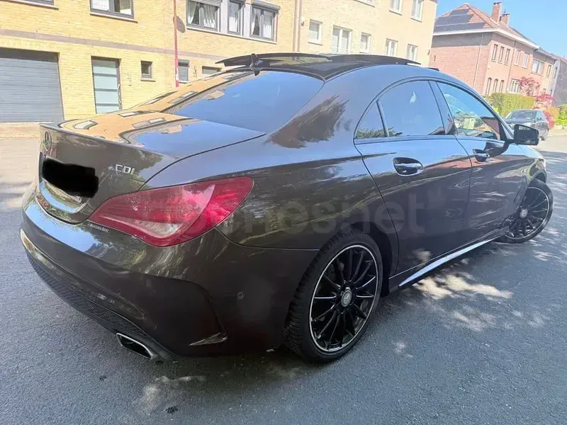 Usado Mercedes CLA200 AMG line 136 CV (100 kW) 2016 Marrón Coupe