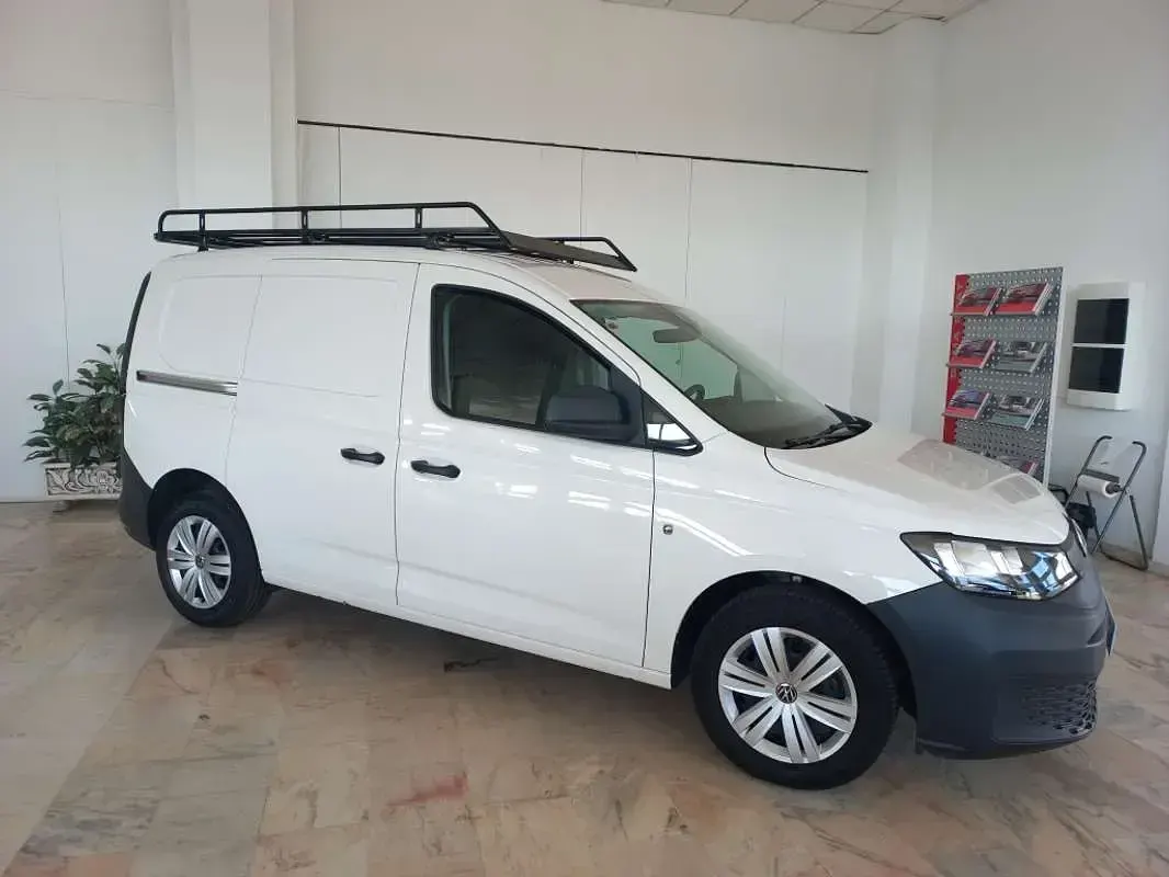 Usado VW Caddy 102 CV (75 kW) 2021 Blanco Monovolumen