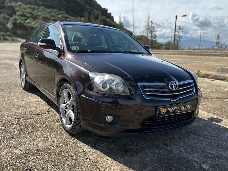 Usado Toyota Avensis Sol 150 CV (110 kW) 2006 Granate Familiar