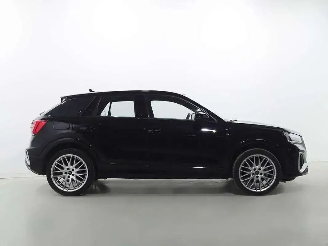 Usado Audi Q2 Ambiente 150 CV (110 kW) 2025 Negro SUV