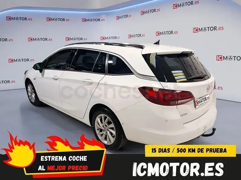 Usado Opel Astra Elegance 122 CV (89 kW) 2020 Blanco Familiar