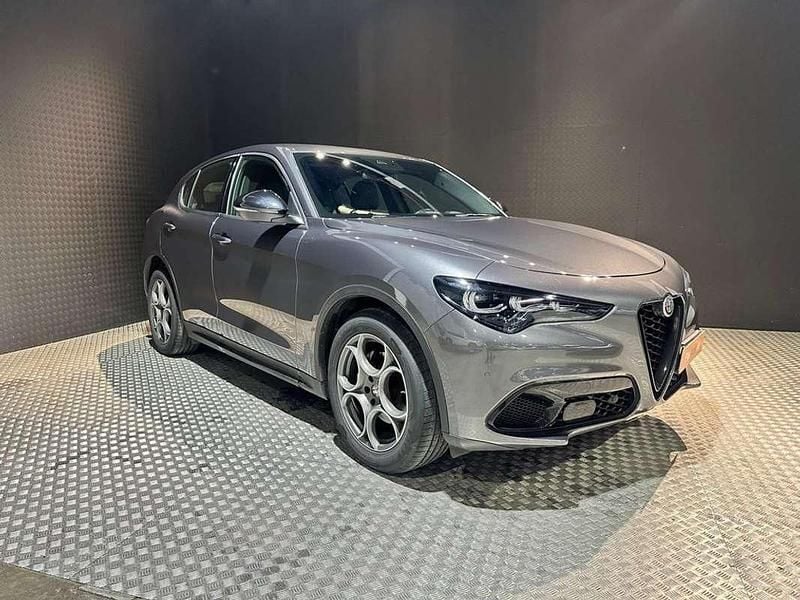 Usado Alfa Romeo Stelvio Sprint 160 CV (117 kW) 2023 Gris SUV