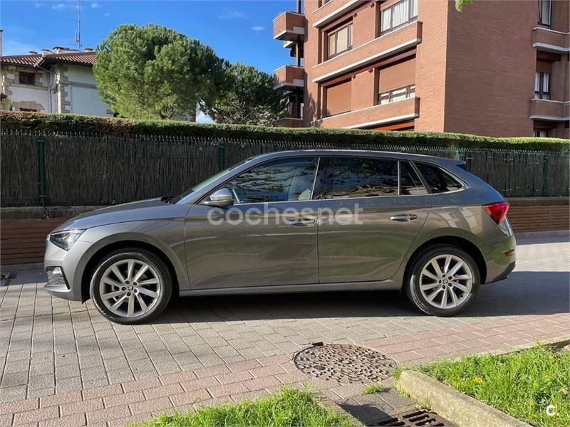 Usado Skoda Scala Style 110 CV (80 kW) 2023 Gris / plata Utilitario