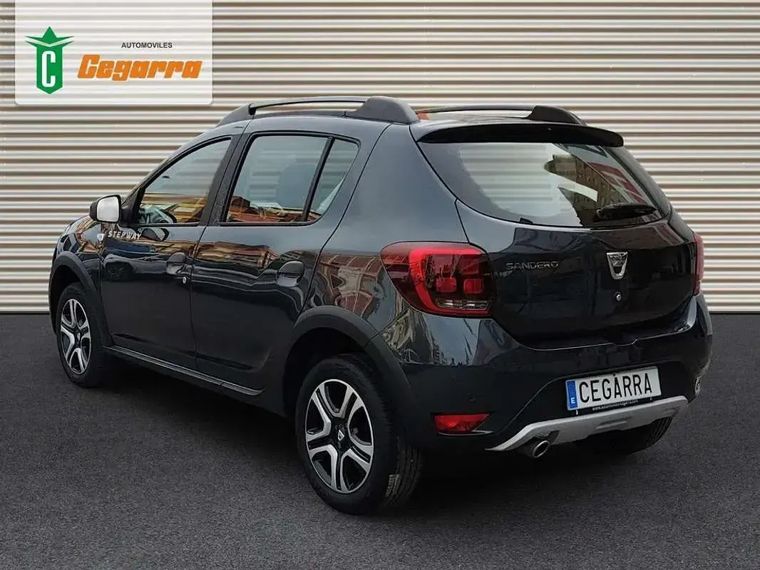 Usado Dacia Sandero Essentiel 101 CV (74 kW) 2020 Negro Utilitario