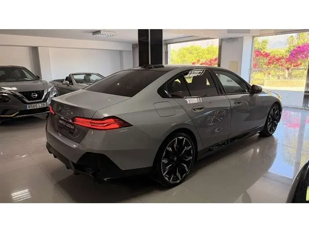 Używany BMW i5 Comfort Edition 250 kW (340 KM) 2024 Szary Sedan/Limuzyna