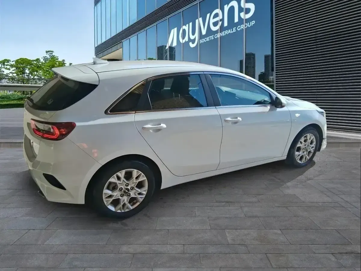 Usado Kia Ceed 101 CV (74 kW) 2022 Blanco Utilitario