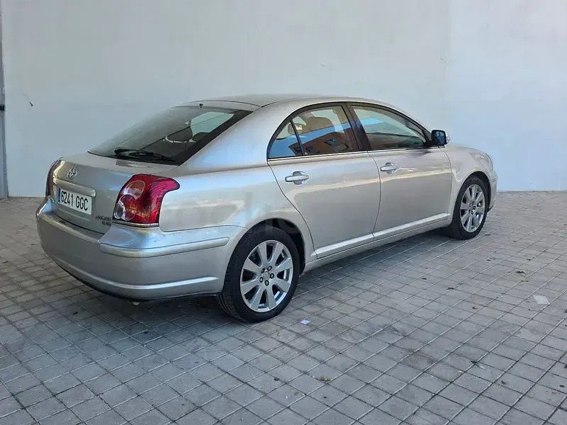 Usado Toyota Avensis Sol 126 CV (92 kW) 2008 Beige Berlina