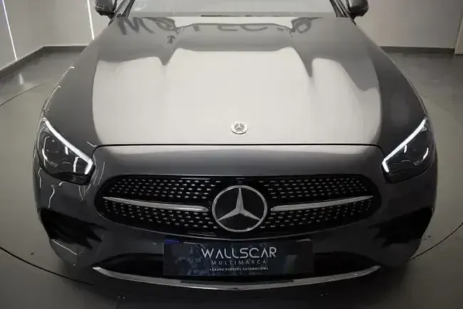 Usado Mercedes E220 194 CV (142 kW) 2021 Gris Coupe