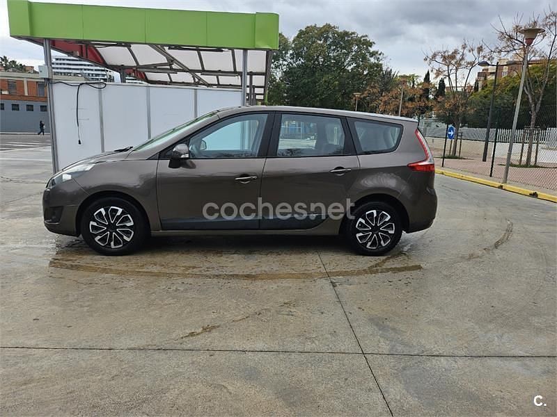 Usado Renault Grand Scénic III Dynamique 105 CV (77 kW) 2011 Marrón Monovolumen