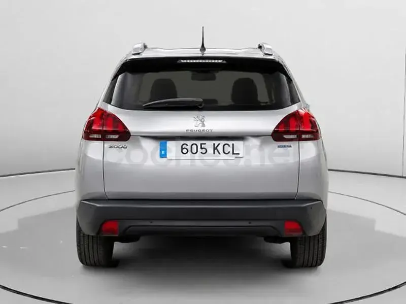 Usado Peugeot 2008 Style 82 CV (60 kW) 2017 Gris / plata SUV