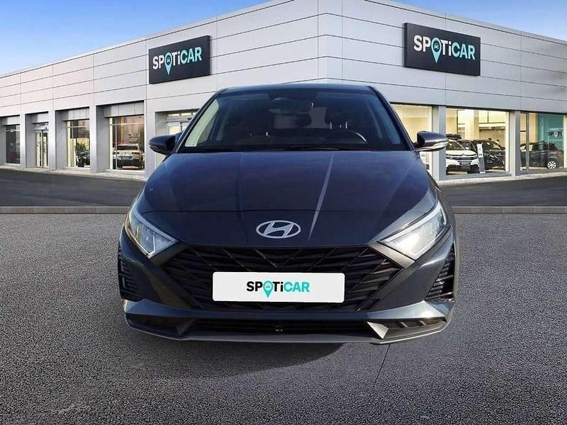 Usado Hyundai i20 80 CV (58 kW) 2024 Gris Utilitario