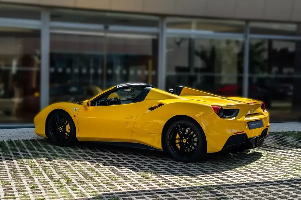 Usado Ferrari 488 670 CV (492 kW) 2017 Amarillo Descapotable