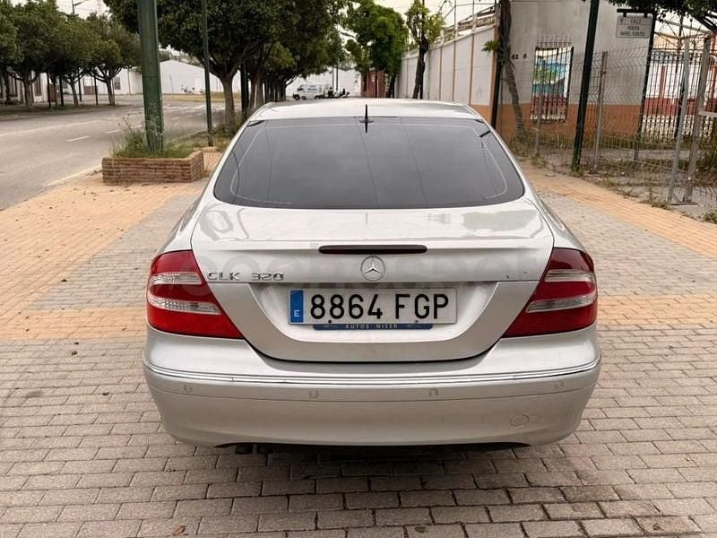 Usado Mercedes CLK270 Avantgarde 170 CV (125 kW) 2004 Gris / plata Coupe
