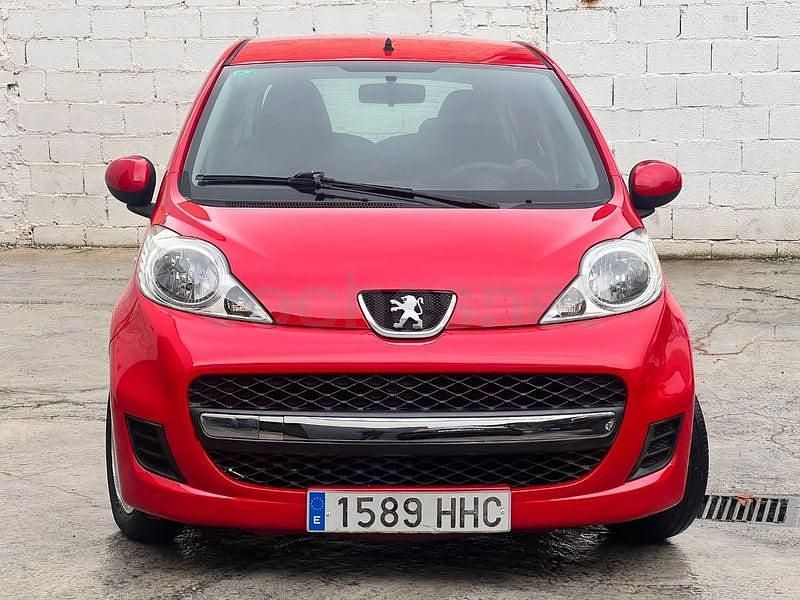 Usado Peugeot 107 Active 68 CV (50 kW) 2012 Rojo Utilitario