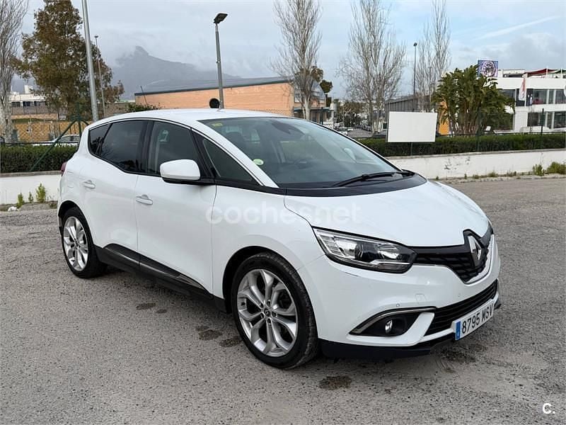 Usado Renault Scénic IV Zen 120 CV (88 kW) 2020 Blanco Monovolumen