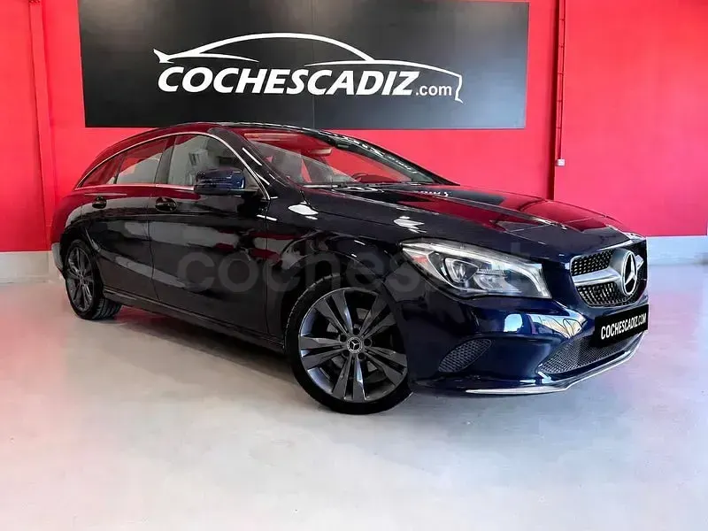 Usado Mercedes CLA200 Shooting Brake 136 CV (100 kW) 2017 Azul Familiar