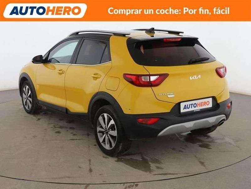 Usado Kia Stonic 120 CV (88 kW) 2022 Amarillo SUV