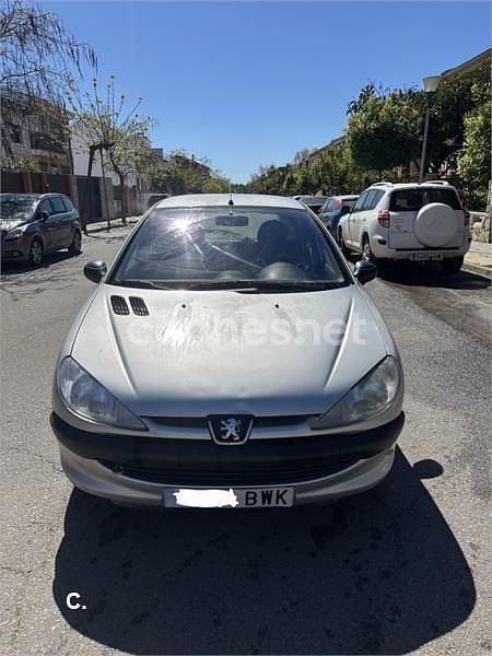 Usado Peugeot 206 70 CV (51 kW) 2002 Gris / plata Berlina