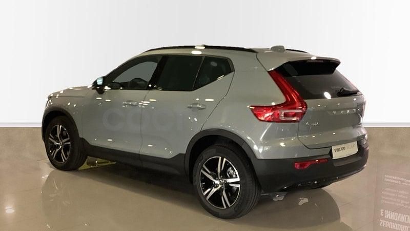 Usado Volvo XC40 Plus 163 CV (119 kW) 2025 Gris / plata SUV