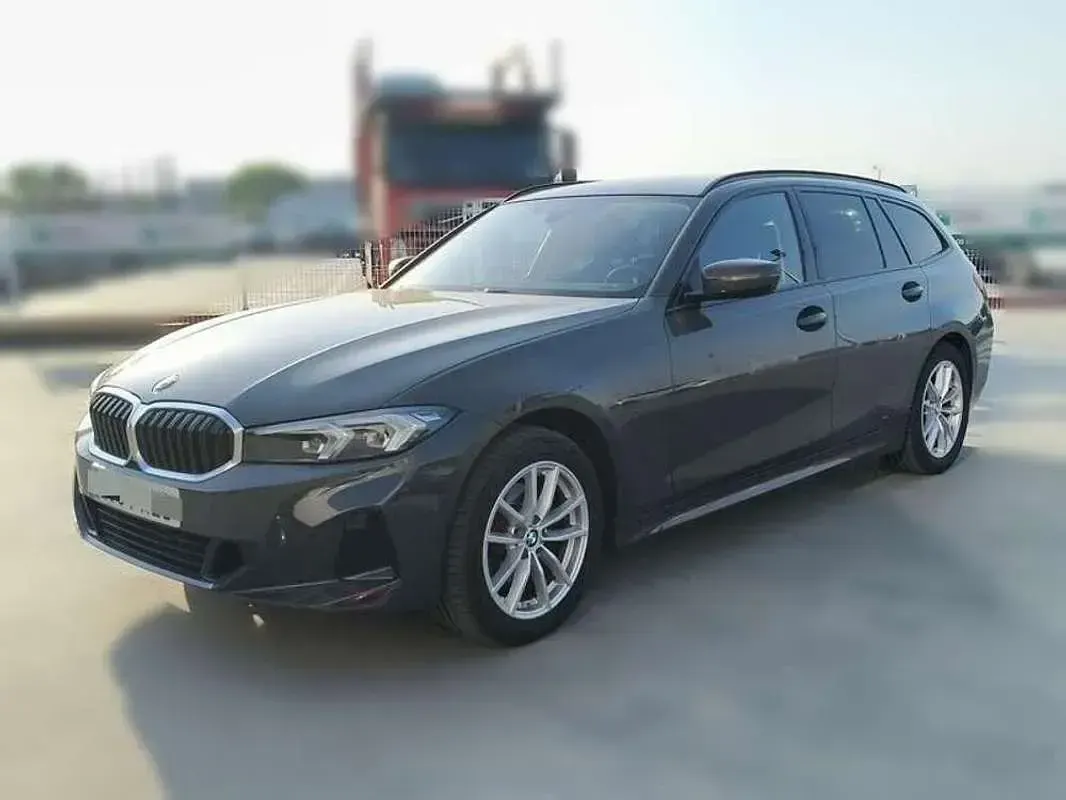 Usado BMW 320 190 CV (139 kW) 2023 Gris Familiar