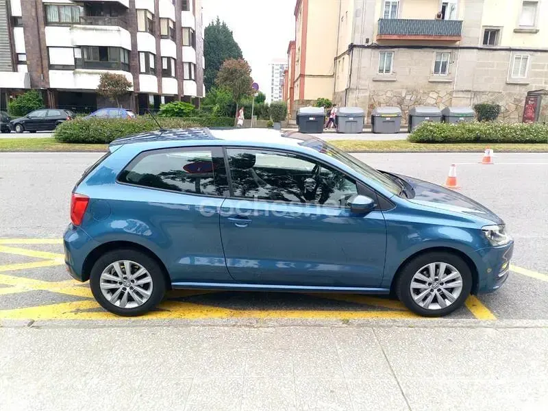 Usado VW Polo Sportline 90 CV (66 kW) 2017 Azul Berlina