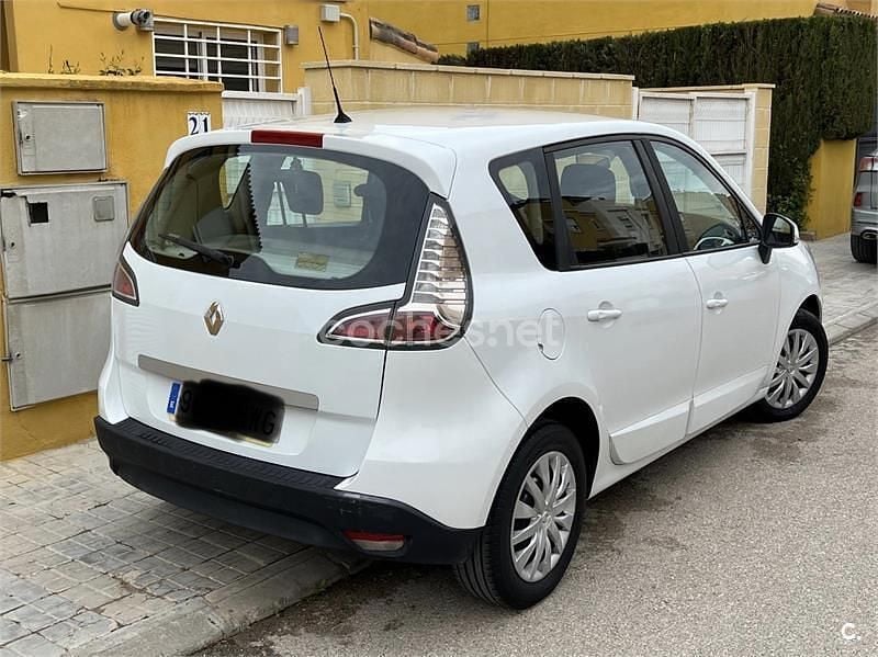 Usado Renault Scénic III Expression 110 CV (80 kW) 2014 Blanco Monovolumen