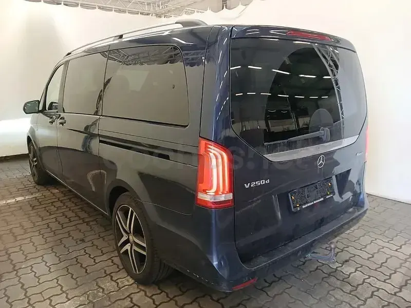 Usado Mercedes V250 Avantgarde 204 CV (150 kW) 2016 Azul Monovolumen