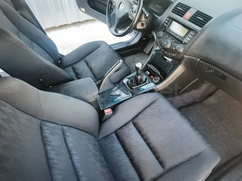 Usado Honda Accord Executive 140 CV (102 kW) 2004 Gris / plata Berlina