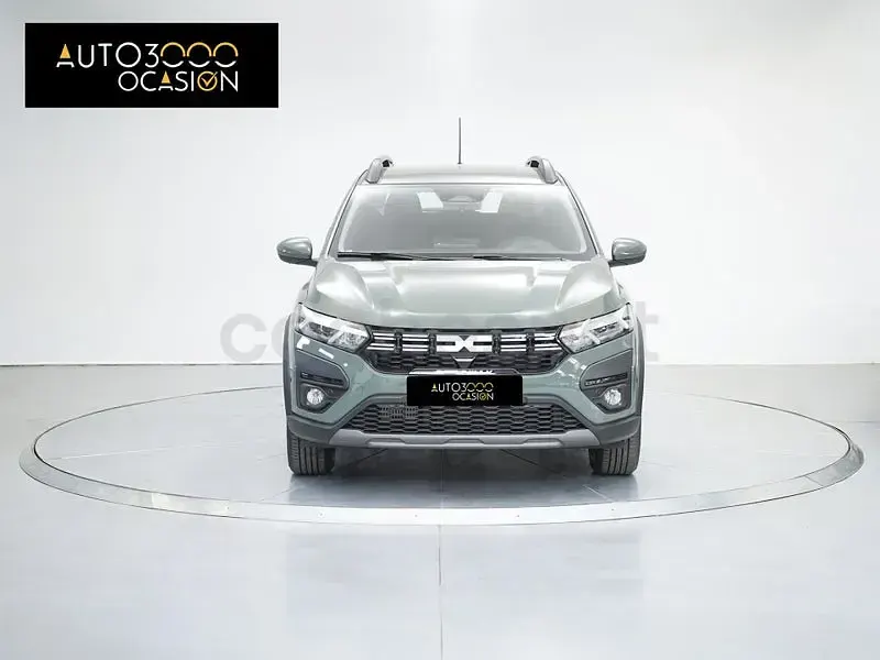 Usado Dacia Sandero Expression 101 CV (74 kW) 2025 Verde Berlina