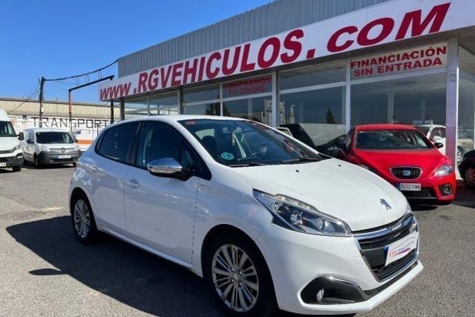 Usado 2017 Peugeot 208 Active Utilitario | 8990 € - Imagen 1/4