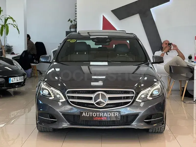 Usado Mercedes E300 231 CV (169 kW) 2014 Gris Familiar