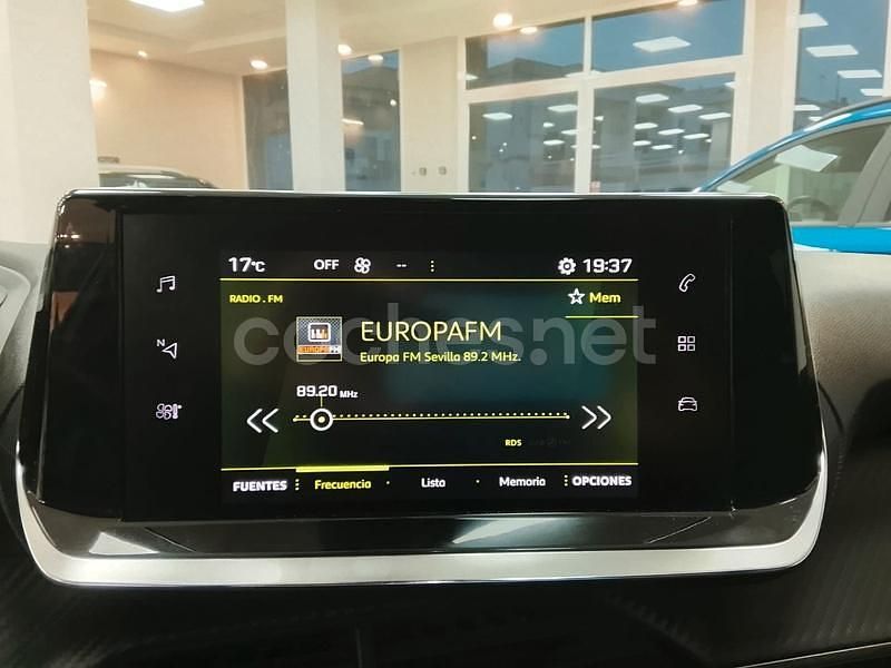 Usado Peugeot 2008 Allure 130 CV (95 kW) 2023 Gris / plata SUV