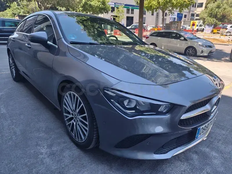Usado Mercedes CLA220 Shooting Brake 190 CV (139 kW) 2022 Gris / plata Familiar