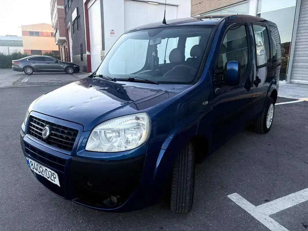 Usado Fiat Doblò Active 105 CV (77 kW) 2006 Azul Monovolumen