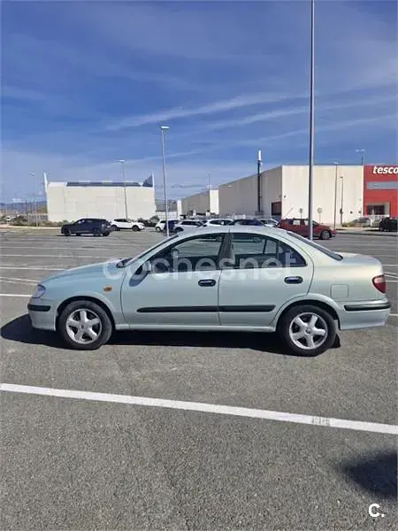 Usado Nissan Almera 110 CV (80 kW) 2001 Verde Berlina