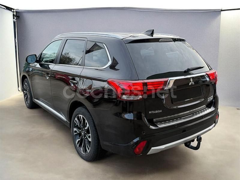 Usado Mitsubishi Outlander P-HEV 203 CV (149 kW) 2016 Marrón SUV
