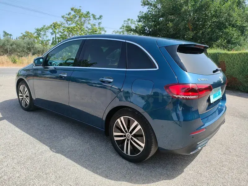 Usado Mercedes B180 116 CV (85 kW) 2019 Azul Utilitario