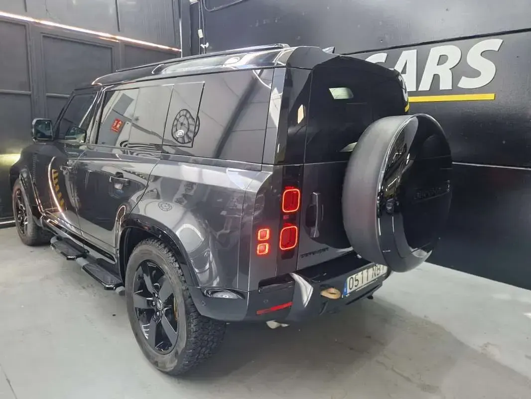 Usado Land Rover Defender HSE Dynamic 249 CV (183 kW) 2023 Negro SUV