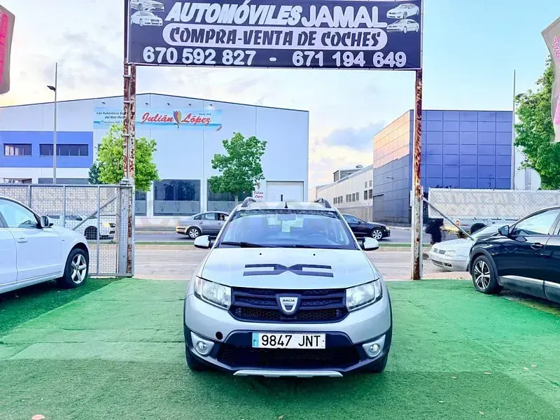 Usado Dacia Sandero Stepway 90 CV (66 kW) 2016 Gris / plata Berlina