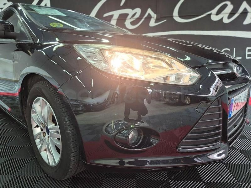 Usado Ford Focus Trend 115 CV (84 kW) 2011 Negro Berlina