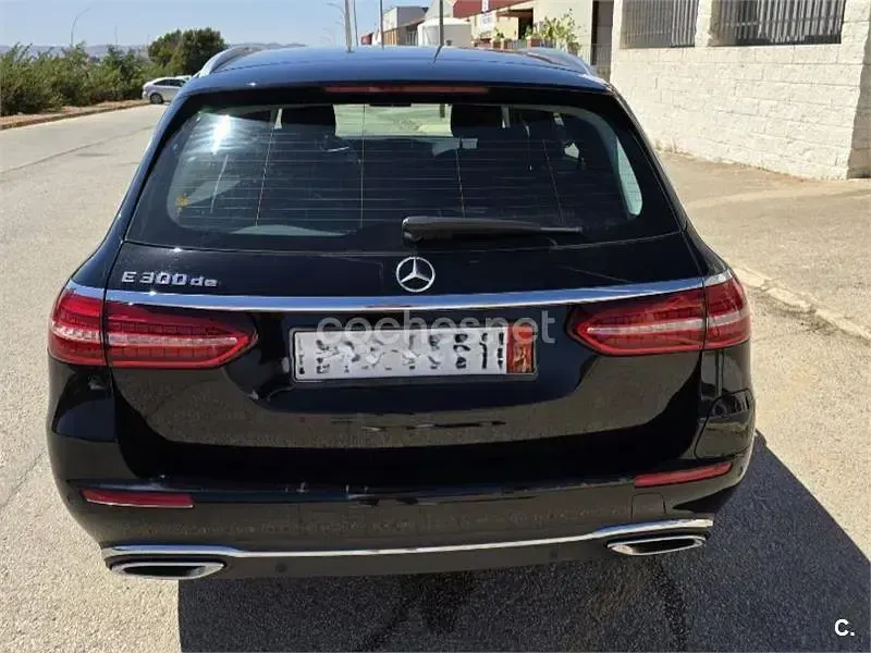 Usado Mercedes E300 306 CV (225 kW) 2022 Negro Familiar