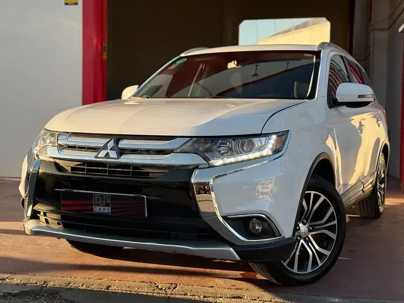 Usado Mitsubishi Outlander Motion 150 CV (110 kW) 2016 Blanco SUV