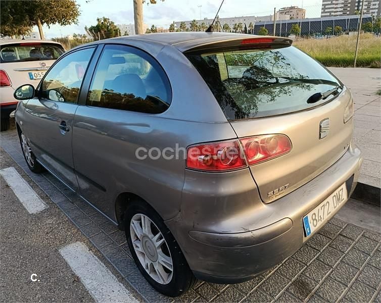Gris / plata Usado 2005 Seat Ibiza Reference Berlina | 1950 € (Super precio) - Imagen 1/4