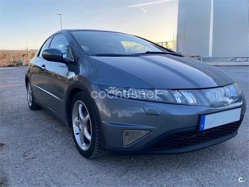 Usado Honda Civic Executive 140 CV (102 kW) 2006 Gris / plata Berlina