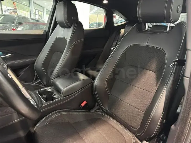 Usado Jaguar E-Pace 150 CV (110 kW) 2019 Rojo SUV