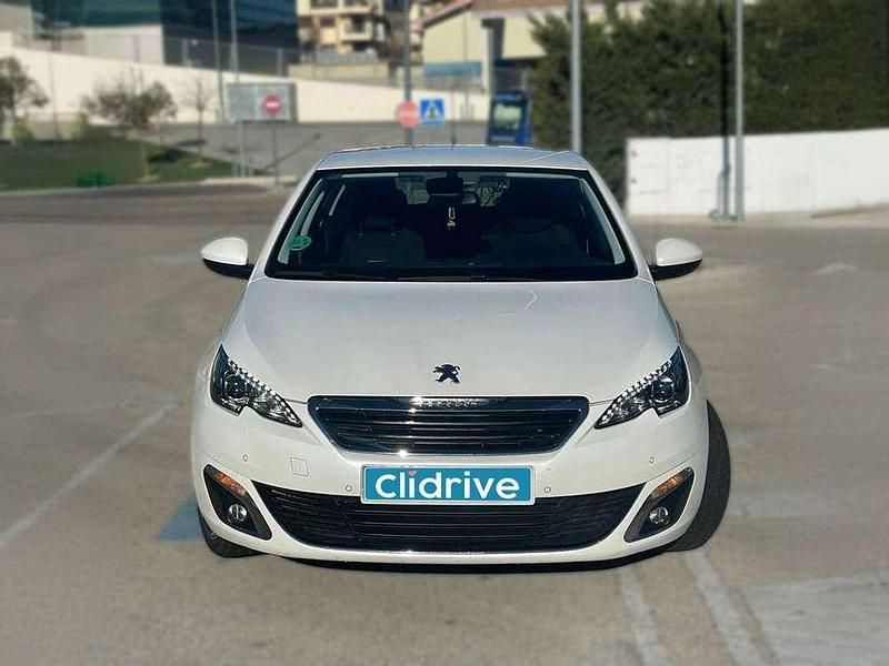 Usado Peugeot 308 SW Active 131 CV (96 kW) 2014 Blanco Familiar