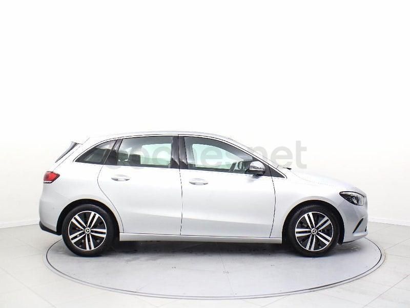 Usado Mercedes B200 163 CV (119 kW) 2021 Gris / plata Monovolumen